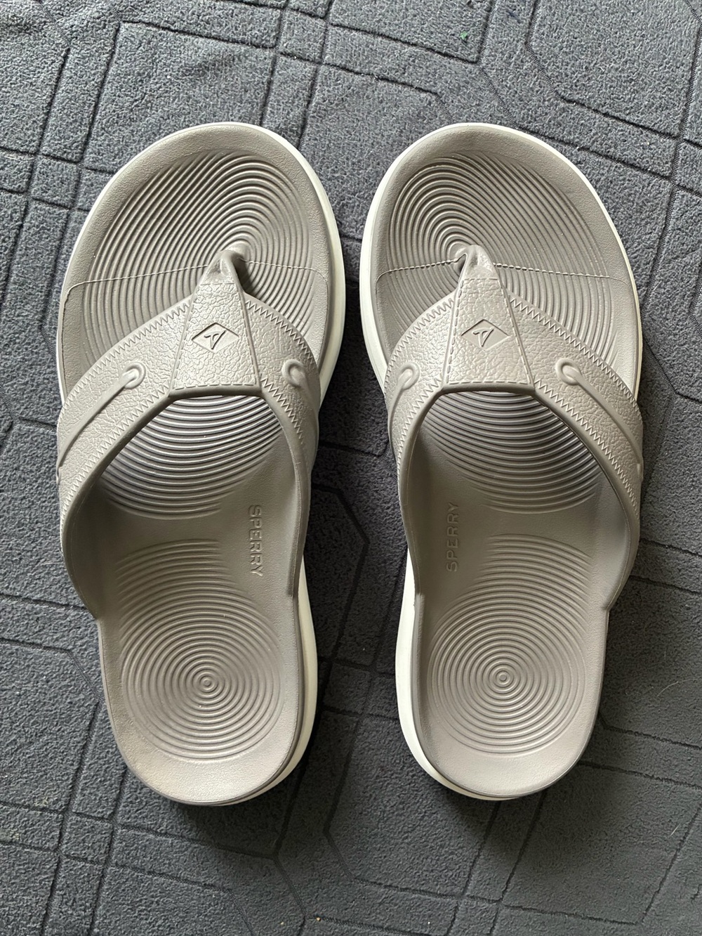 Sperry Women’s Gray Foam Flip Sandals - Picture 3 of 5